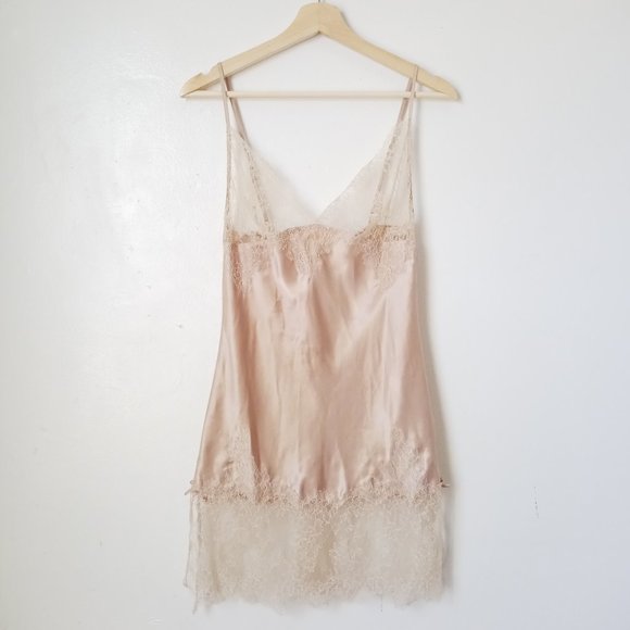 *SOLD* Victoria's Secret // VTG Nude/Beige Slip - Picture 3 of 8